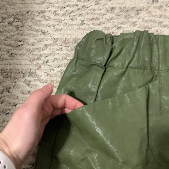 Pleather green skirt from Zara - Picture 2 of 4